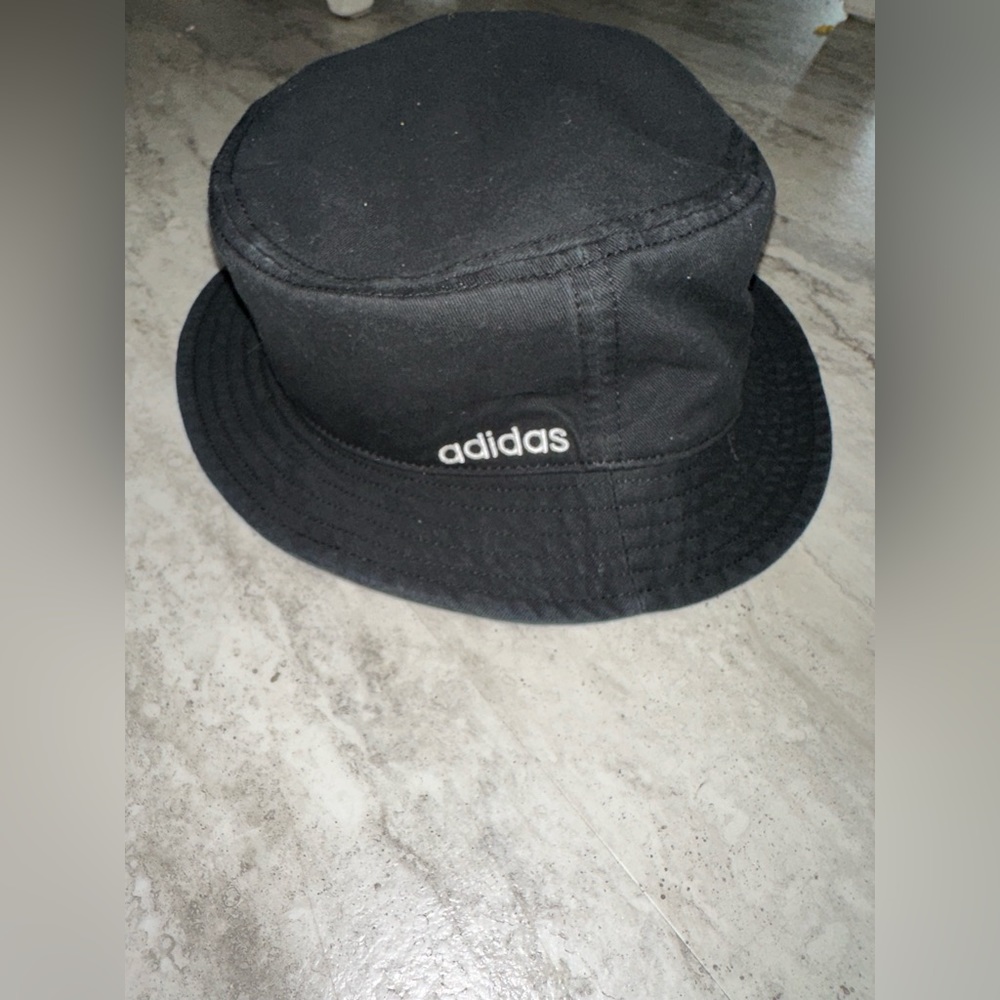 Adidas bucket hat